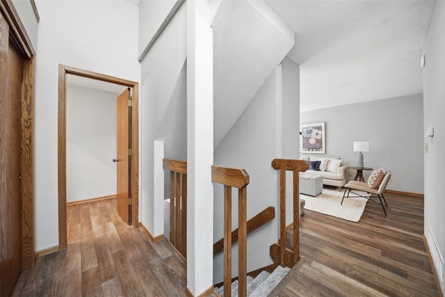 6846 Oakwood Drive, Urbandale, IA 50322