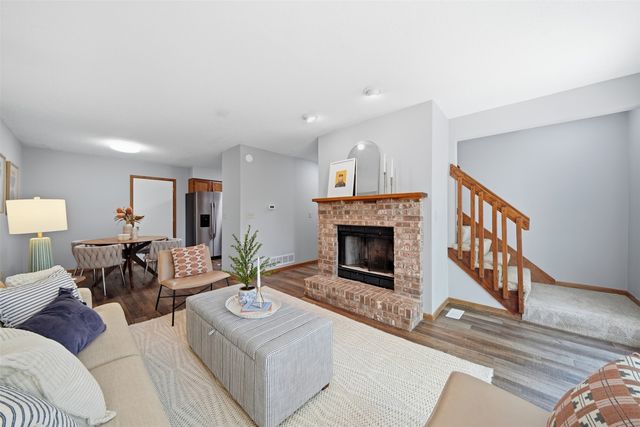 6846 Oakwood Drive, Urbandale, IA 50322