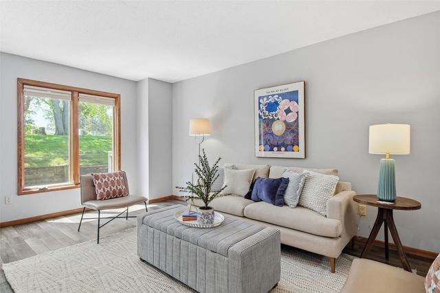 6846 Oakwood Drive, Urbandale, IA 50322