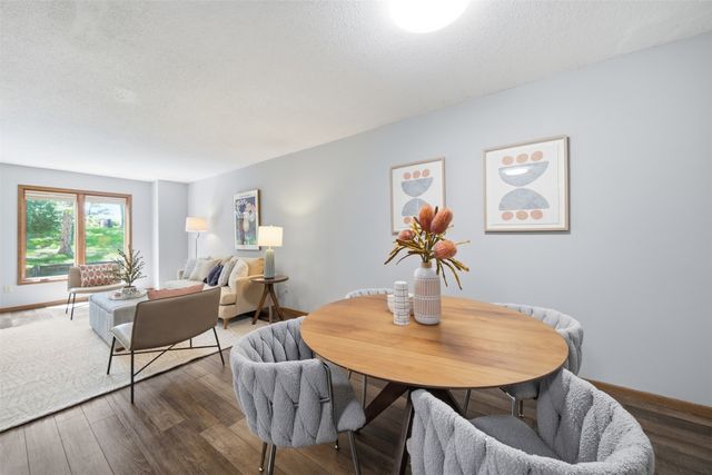 6846 Oakwood Drive, Urbandale, IA 50322