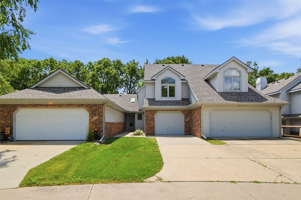 6846 Oakwood Drive, Urbandale, IA 50322