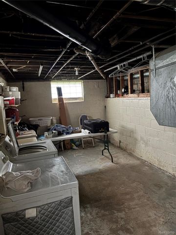 15151 Drysdale Street, Southgate, MI 48195