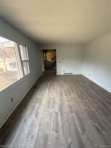 4609 W Wackerly Street, Midland, MI 48640