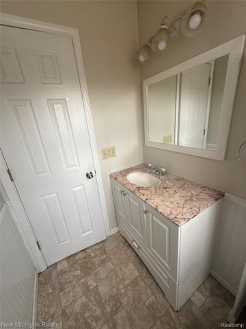 4609 W Wackerly Street, Midland, MI 48640