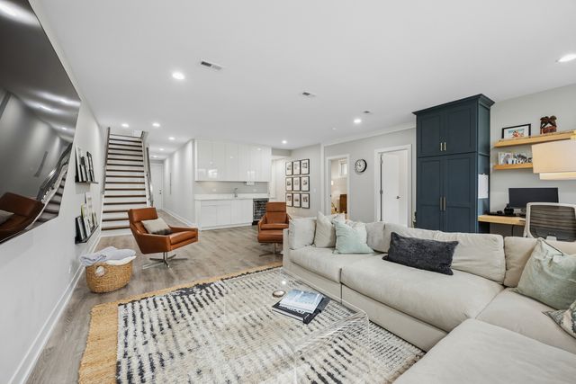 2324 N Winchester Avenue 102, Chicago, IL 60614