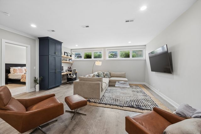 2324 N Winchester Avenue 102, Chicago, IL 60614