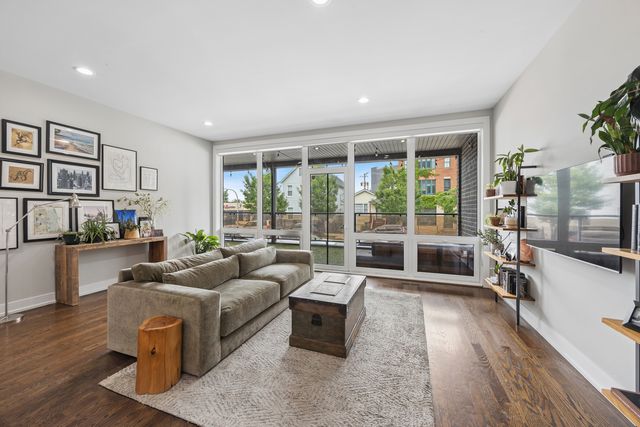 2324 N Winchester Avenue 102, Chicago, IL 60614