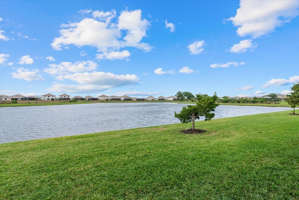 Image 7 of property listing at 15171 SUNNY DAY DRIVE, Bradenton, FL 34211