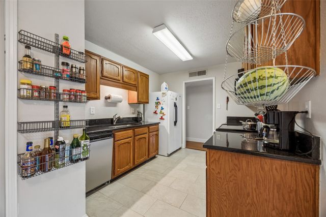 2312 Havenwood Drive, Arlington, TX 76018