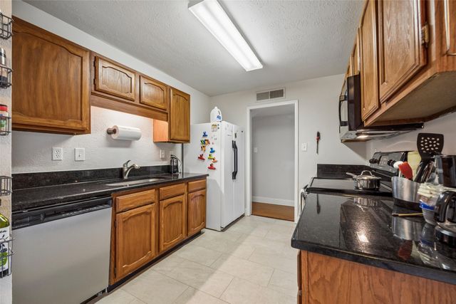 2312 Havenwood Drive, Arlington, TX 76018