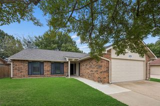 2312 Havenwood Drive, Arlington, TX 76018