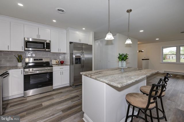 130 DORCHESTER DR, Southampton Twp, NJ 08088