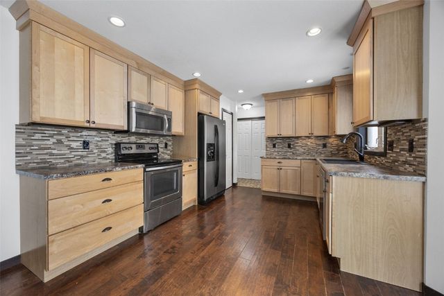 1505 Rock Island Drive, Ely, IA 52227