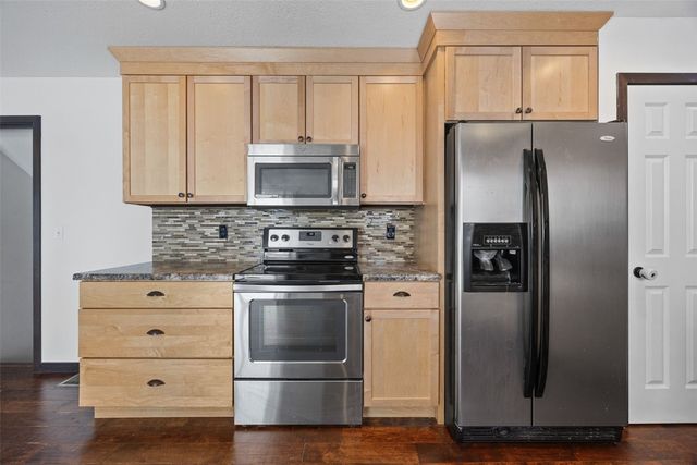 1505 Rock Island Drive, Ely, IA 52227