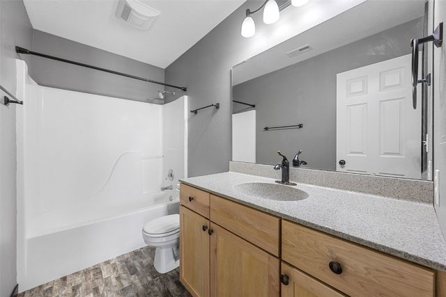 1505 Rock Island Drive, Ely, IA 52227