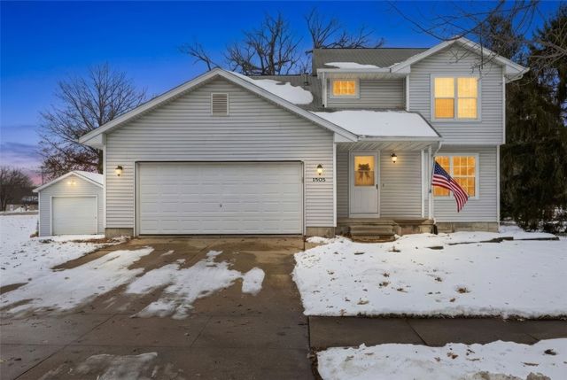 1505 Rock Island Drive, Ely, IA 52227