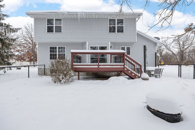 1505 Rock Island Drive, Ely, IA 52227