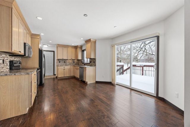 1505 Rock Island Drive, Ely, IA 52227