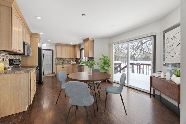 1505 Rock Island Drive, Ely, IA 52227