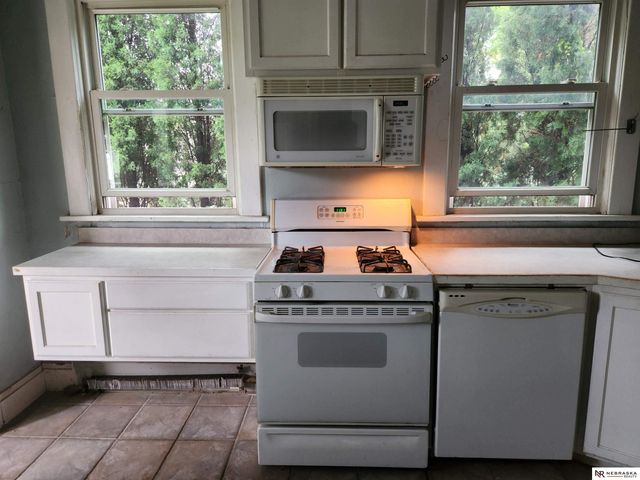 3317 Woolworth Avenue, Omaha, NE 68105