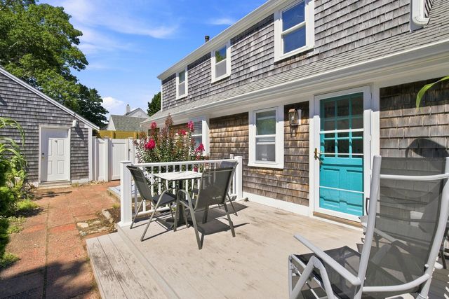 35 Walnut Street, Hyannis, MA 02601