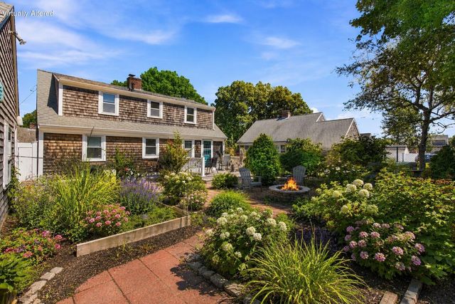 35 Walnut Street, Hyannis, MA 02601
