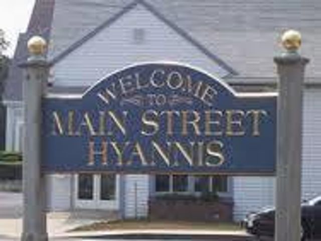 35 Walnut Street, Hyannis, MA 02601