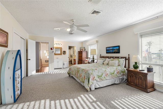 100 Bayshore Dr, Ingleside On The Bay, TX 78362