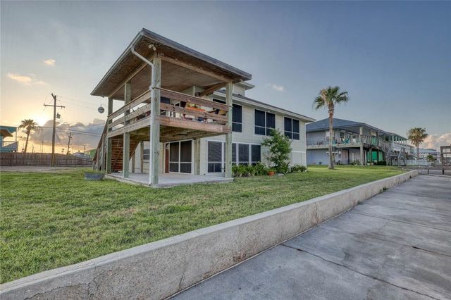 100 Bayshore Dr, Ingleside On The Bay, TX 78362