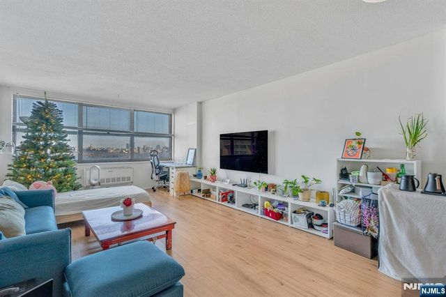 7002 Boulevard East 26C, Guttenberg, NJ 07093