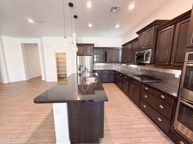 7420 W CRABAPPLE Drive, Peoria, AZ 85383