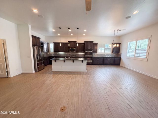 7420 W CRABAPPLE Drive, Peoria, AZ 85383