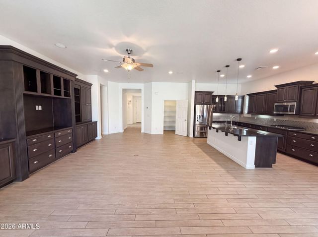 7420 W CRABAPPLE Drive, Peoria, AZ 85383