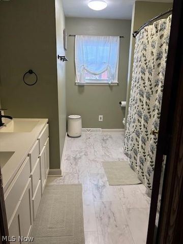 3915 Orchardview Drive SE, East Canton, OH 44730