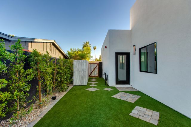 8402 E HEATHERBRAE Drive, Scottsdale, AZ 85251