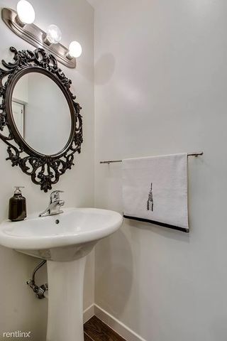 1011 N La Salle Drive 1W, Chicago, IL 60610