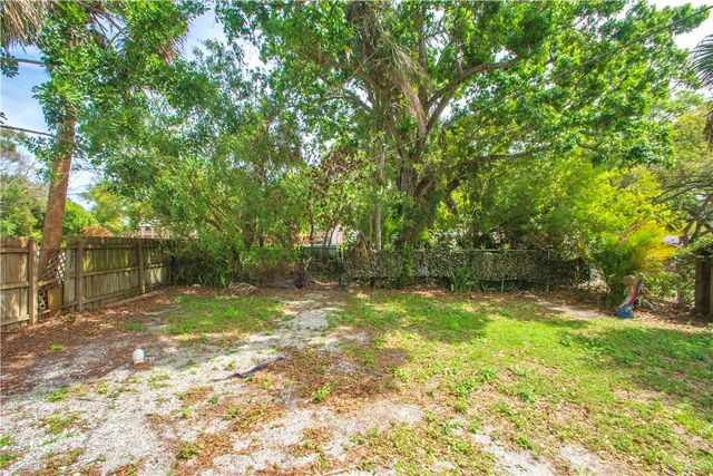 2216 17th Avenue, Vero Beach, FL 32960