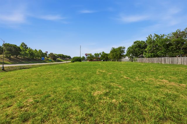510 I-45, Ferris, TX 75125