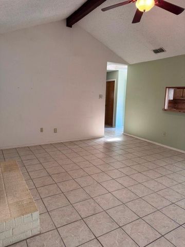 2703 Capistrano Court S, Arlington, TX 76015