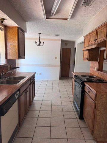 2703 Capistrano Court S, Arlington, TX 76015