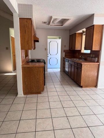 2703 Capistrano Court S, Arlington, TX 76015