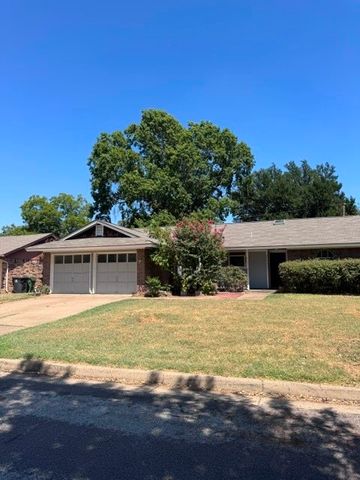 2703 Capistrano Court S, Arlington, TX 76015