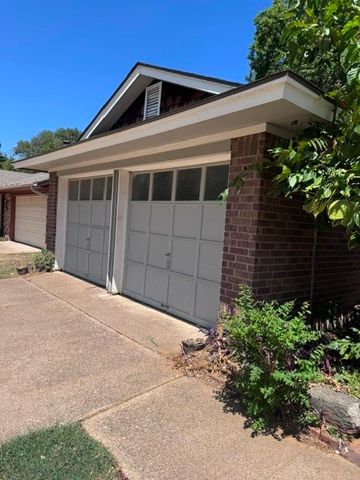 2703 Capistrano Court S, Arlington, TX 76015