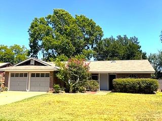 2703 Capistrano Court S, Arlington, TX 76015