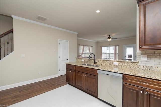 221 Seren DR, Chesapeake, VA 23325