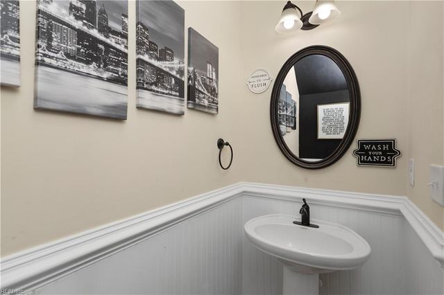 221 Seren DR, Chesapeake, VA 23325