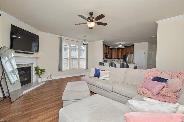 221 Seren DR, Chesapeake, VA 23325