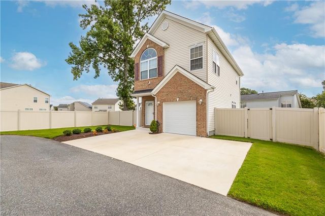 221 Seren DR, Chesapeake, VA 23325