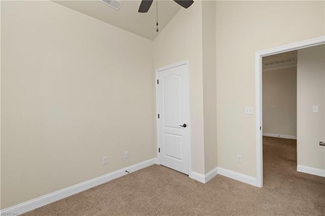 221 Seren DR, Chesapeake, VA 23325