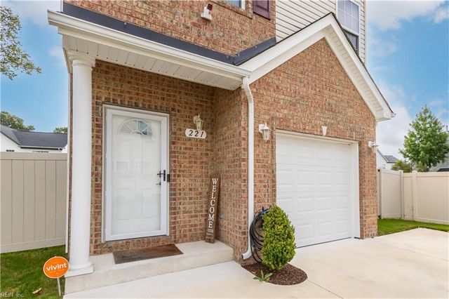 221 Seren DR, Chesapeake, VA 23325